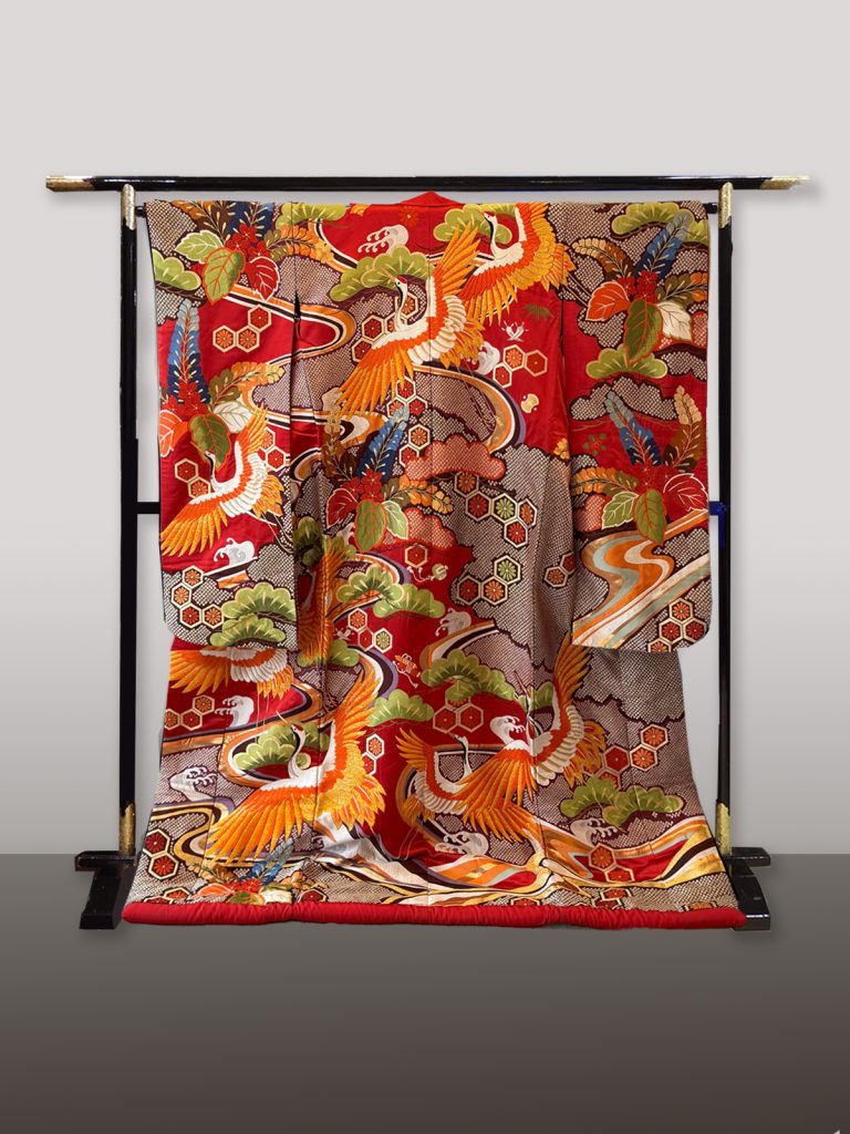 赤地 雲取り松桐に鶴